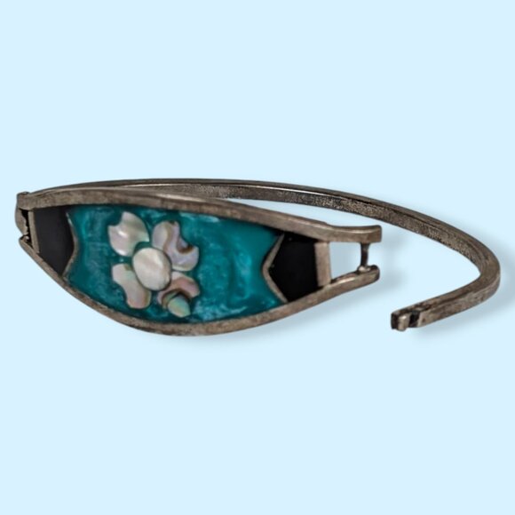 V. MOP Blue Alpaca Silver Floral Bracelet - Picture 4 of 6